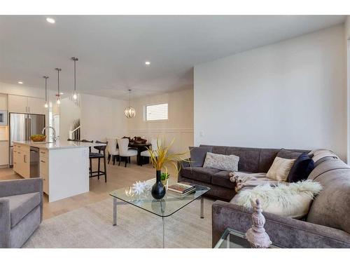 1419 41 Street Sw, Calgary, AB - Indoor Photo Showing Living Room