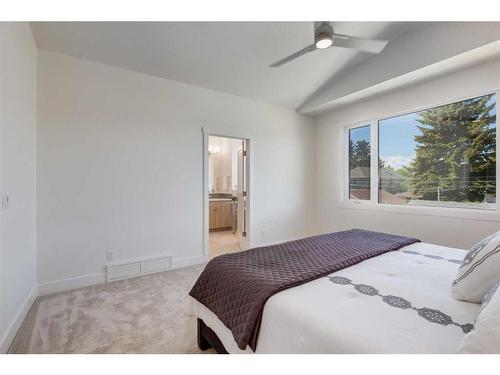 1419 41 Street Sw, Calgary, AB - Indoor Photo Showing Bedroom