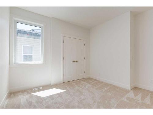 1419 41 Street Sw, Calgary, AB - Indoor Photo Showing Other Room