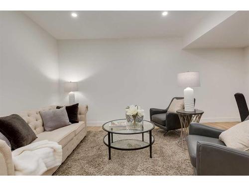 1419 41 Street Sw, Calgary, AB - Indoor Photo Showing Living Room