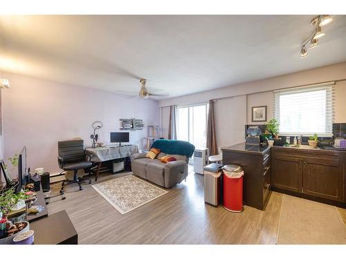 201-1027 12 Avenue Sw, Calgary, AB - Indoor Photo Showing Living Room