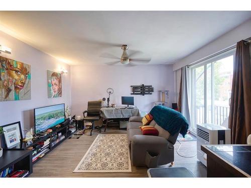 201-1027 12 Avenue Sw, Calgary, AB - Indoor Photo Showing Living Room