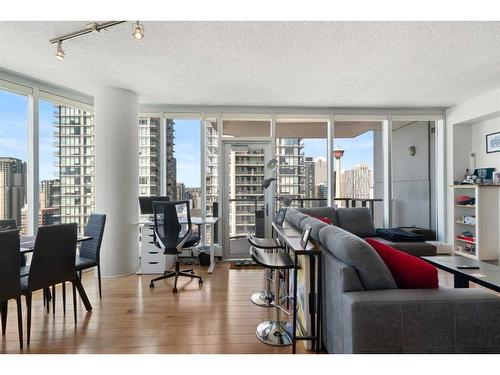 2305-433 11 Avenue Se, Calgary, AB - Indoor Photo Showing Living Room