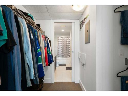 2305-433 11 Avenue Se, Calgary, AB - Indoor With Storage