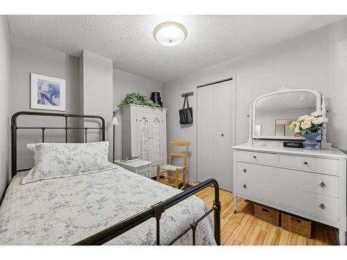 4902 51 Avenue, Olds, AB - Indoor Photo Showing Bedroom