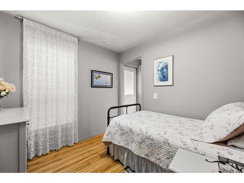 4902 51 Avenue, Olds, AB - Indoor Photo Showing Bedroom