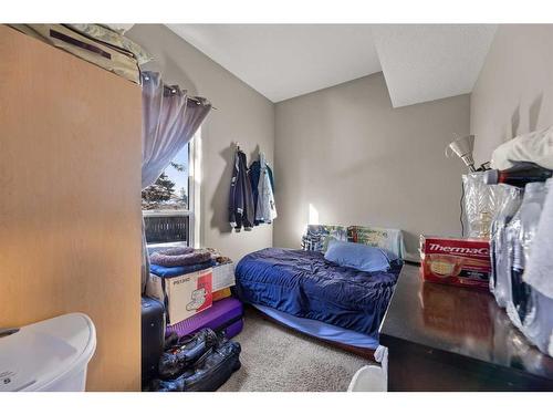 4902 51 Avenue, Olds, AB - Indoor Photo Showing Bedroom