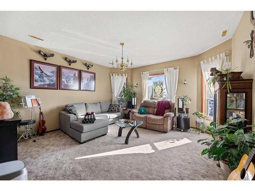 4902 51 Avenue, Olds, AB - Indoor Photo Showing Living Room