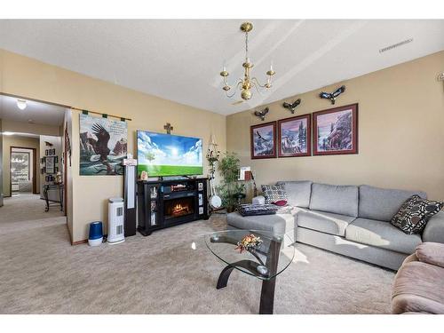 4902 51 Avenue, Olds, AB - Indoor Photo Showing Living Room