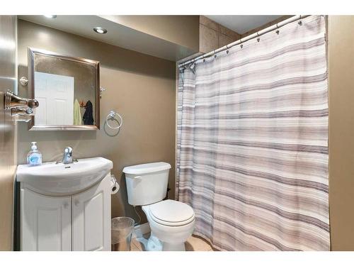 259 Chapalina Terrace Se, Calgary, AB - Indoor Photo Showing Bathroom