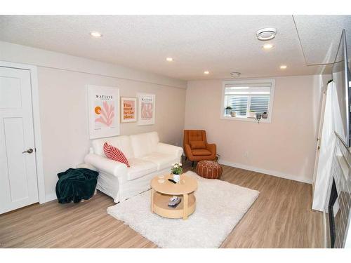 123 Huntchester Crescent Ne, Calgary, AB - Indoor Photo Showing Living Room