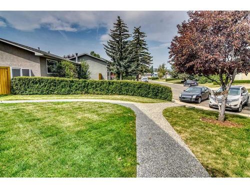 123 Huntchester Crescent Ne, Calgary, AB - Outdoor