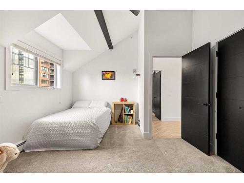 10-314 25 Avenue Sw, Calgary, AB - Indoor Photo Showing Bedroom