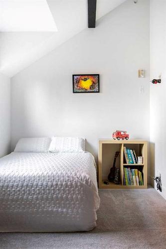 10-314 25 Avenue Sw, Calgary, AB - Indoor Photo Showing Bedroom