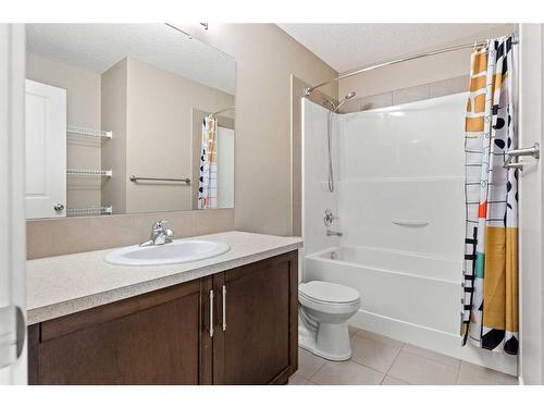 28 Cougar Ridge Manor Sw, Calgary, AB - Indoor Photo Showing Bathroom