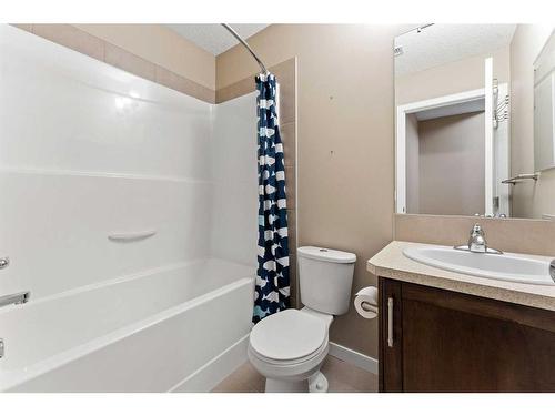 28 Cougar Ridge Manor Sw, Calgary, AB - Indoor Photo Showing Bathroom