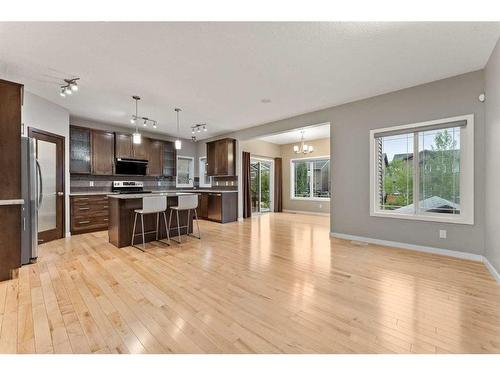 28 Cougar Ridge Manor Sw, Calgary, AB - Indoor Photo Showing Kitchen