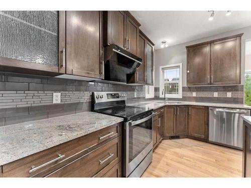 28 Cougar Ridge Manor Sw, Calgary, AB - Indoor Photo Showing Kitchen With Upgraded Kitchen