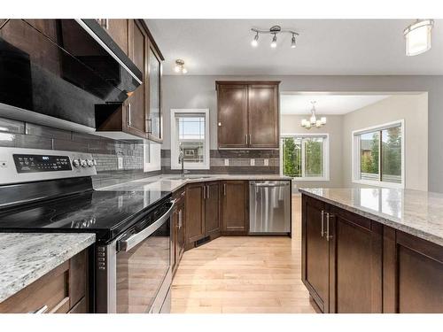 28 Cougar Ridge Manor Sw, Calgary, AB - Indoor Photo Showing Kitchen With Upgraded Kitchen