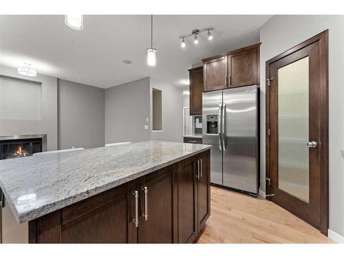 28 Cougar Ridge Manor Sw, Calgary, AB - Indoor Photo Showing Kitchen