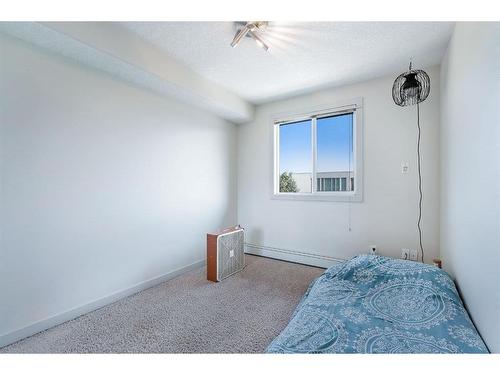 16-2104 17 Street Sw, Calgary, AB - Indoor Photo Showing Bedroom