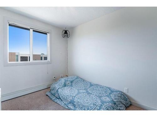 16-2104 17 Street Sw, Calgary, AB - Indoor Photo Showing Bedroom