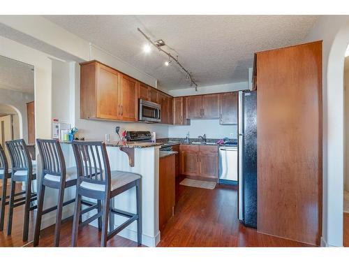 16-2104 17 Street Sw, Calgary, AB - Indoor Photo Showing Kitchen