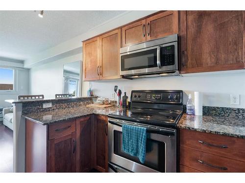 16-2104 17 Street Sw, Calgary, AB - Indoor Photo Showing Kitchen