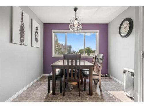 149 Everhollow Heights Sw, Calgary, AB - Indoor Photo Showing Dining Room