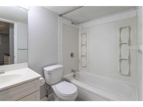 105-626 2 Avenue Ne, Calgary, AB - Indoor Photo Showing Bathroom