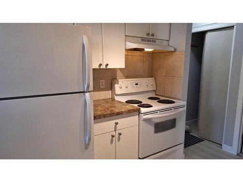 105-626 2 Avenue Ne, Calgary, AB - Indoor Photo Showing Kitchen