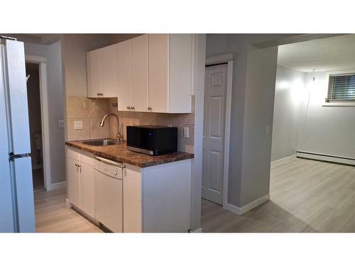 105-626 2 Avenue Ne, Calgary, AB - Indoor Photo Showing Kitchen