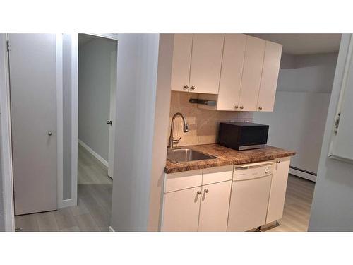 105-626 2 Avenue Ne, Calgary, AB - Indoor Photo Showing Kitchen