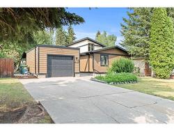 112 Oakcliffe Place SW Calgary, AB T2V 0J8