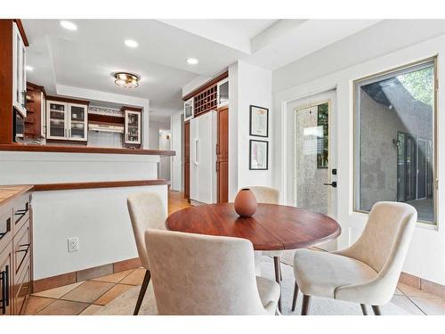 112 Oakcliffe Place Sw, Calgary, AB - Indoor Photo Showing Dining Room