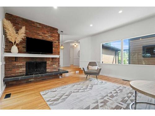 112 Oakcliffe Place Sw, Calgary, AB - Indoor Photo Showing Living Room With Fireplace