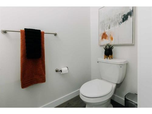 35 Saddlebred Place, Cochrane, AB - Indoor Photo Showing Bathroom