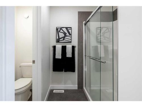 35 Saddlebred Place, Cochrane, AB - Indoor Photo Showing Bathroom