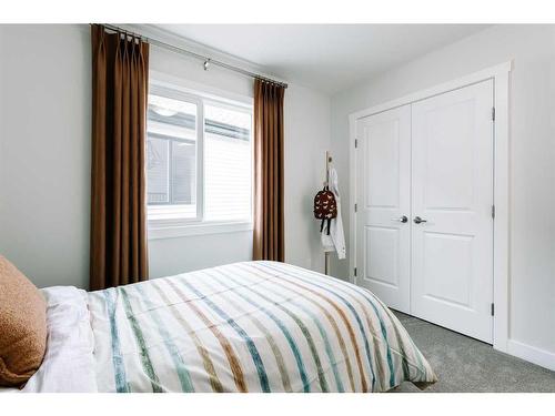 35 Saddlebred Place, Cochrane, AB - Indoor Photo Showing Bedroom