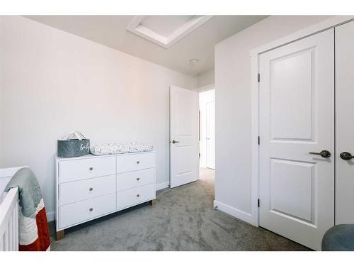 35 Saddlebred Place, Cochrane, AB - Indoor Photo Showing Bedroom