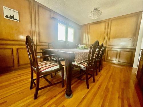 206 11A Street Ne, Calgary, AB - Indoor Photo Showing Dining Room