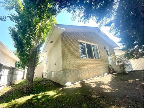 206 11A Street Ne, Calgary, AB - Outdoor