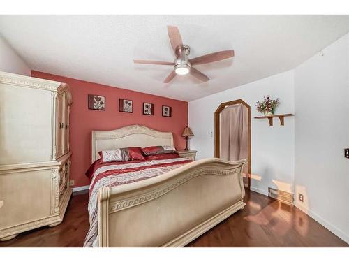 2538 Catalina Boulevard Ne, Calgary, AB - Indoor Photo Showing Bedroom