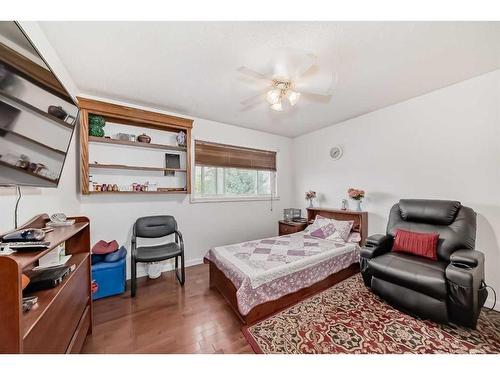 2538 Catalina Boulevard Ne, Calgary, AB - Indoor Photo Showing Bedroom