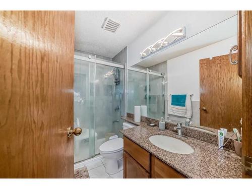 2538 Catalina Boulevard Ne, Calgary, AB - Indoor Photo Showing Bathroom