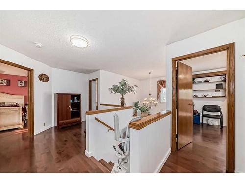 2538 Catalina Boulevard Ne, Calgary, AB - Indoor Photo Showing Other Room