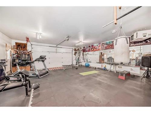 2538 Catalina Boulevard Ne, Calgary, AB - Indoor Photo Showing Garage