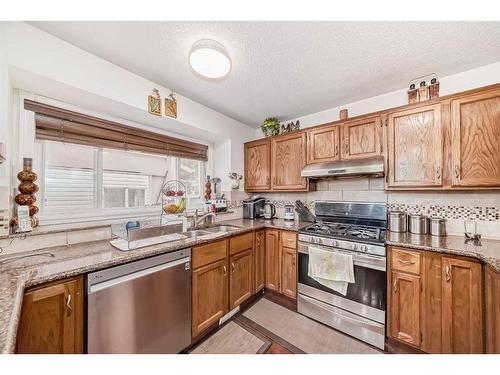 2538 Catalina Boulevard Ne, Calgary, AB - Indoor Photo Showing Kitchen With Double Sink