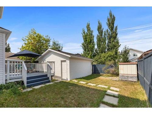 39 Somerside Common Sw, Calgary, AB - Outdoor With Deck Patio Veranda