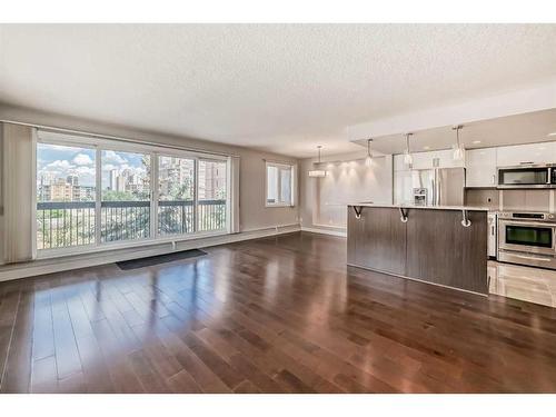 601-1033 15 Avenue Sw, Calgary, AB - Indoor Photo Showing Kitchen